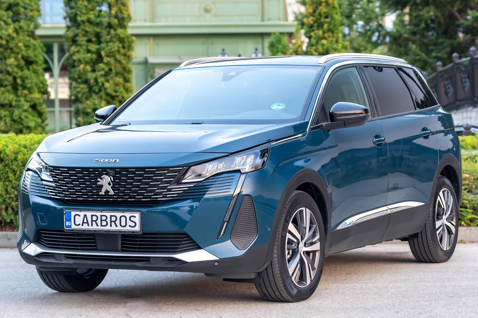 Peugeot 5008 GT 2024 бензин хибрид само на 8500км НАЛИЧНА - изображение 3