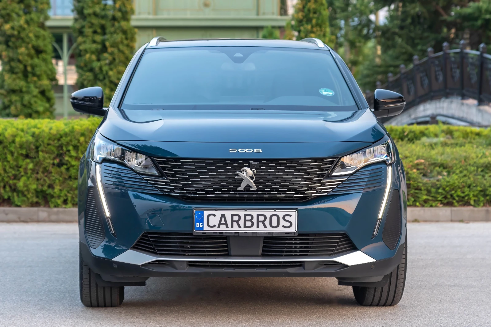 Peugeot 5008 GT 2024 бензин хибрид само на 8500км НАЛИЧНА - изображение 2