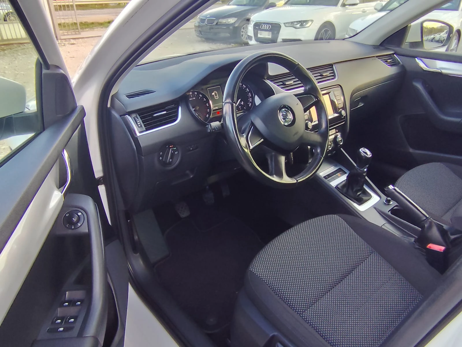 Skoda Octavia 1.6 дизел 105 коня - изображение 10