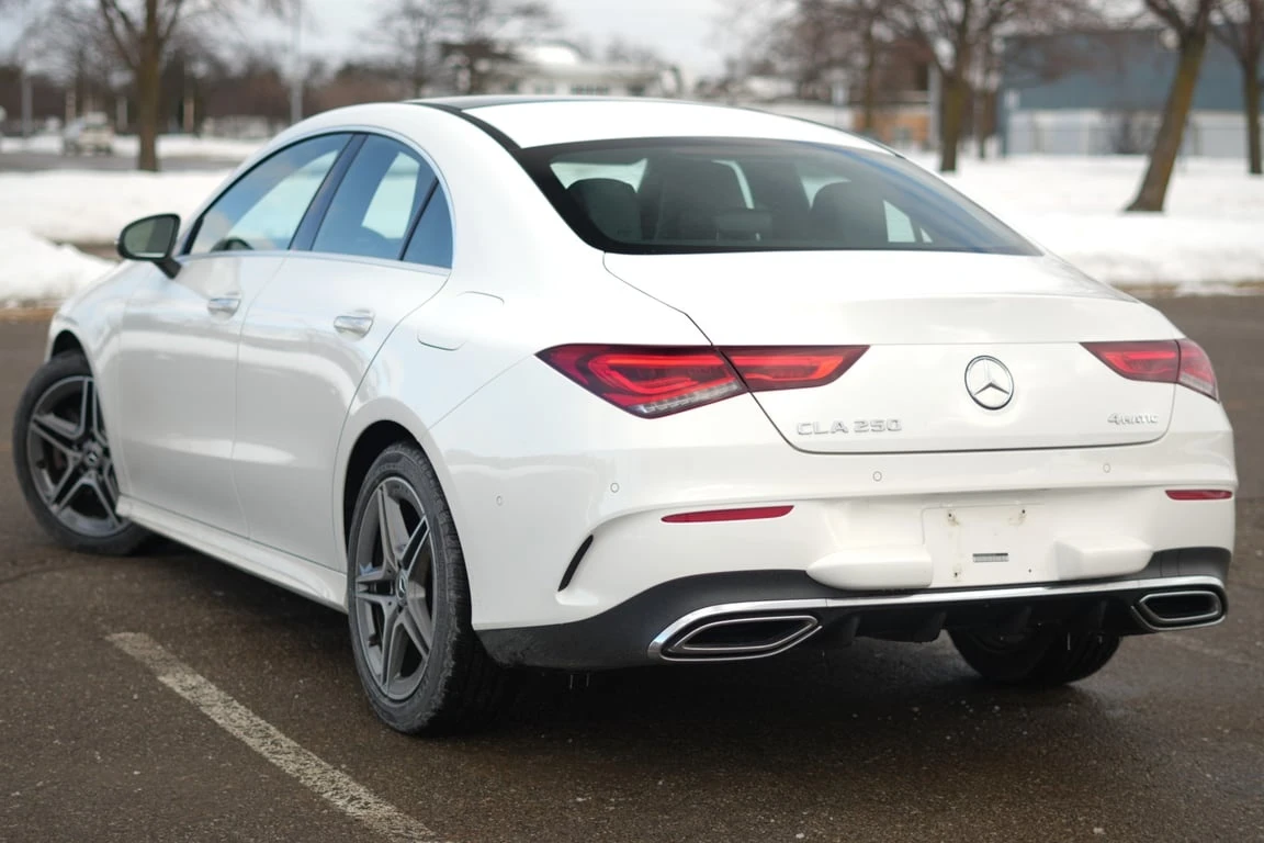 Mercedes-Benz CLA 250 4MATIC * Панорама * 360  * KEYLESS * Carfax - изображение 2