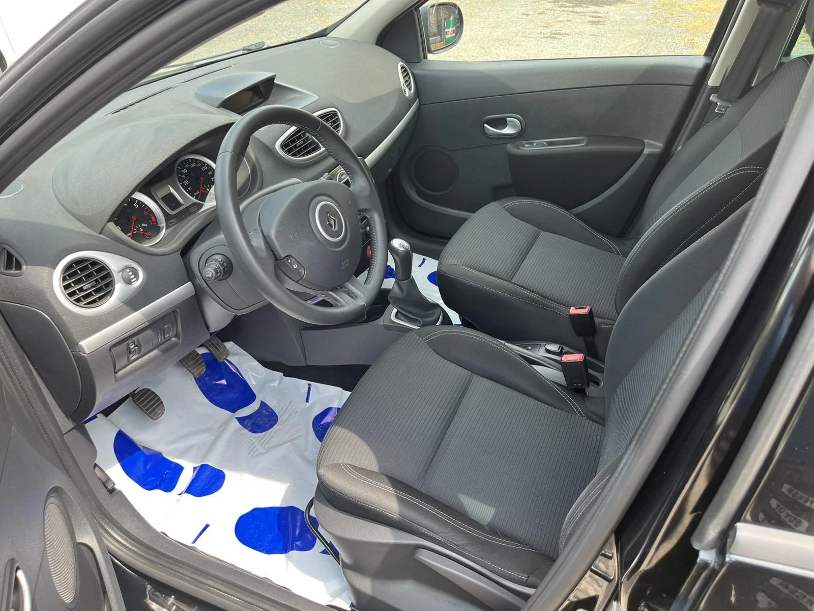 Renault Clio 1.2 i , снимка 12 - Автомобили и джипове - 54823963