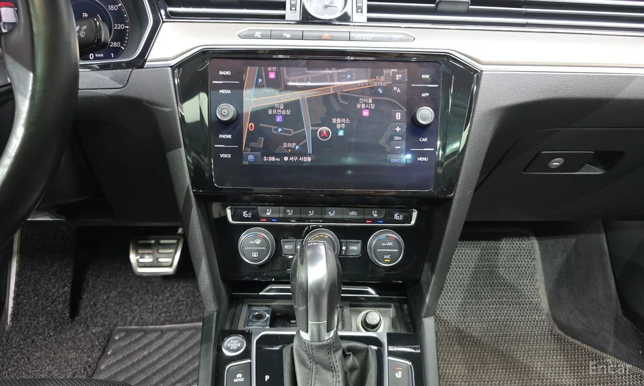 VW Arteon 2.0 TDI Prestige* DISTRONIC* 360 CAM* ХЕДЪП* PANO*, снимка 12 - Автомобили и джипове - 55224415