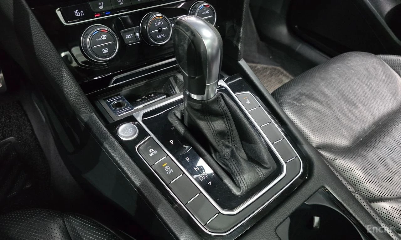 VW Arteon 2.0 TDI Prestige* DISTRONIC* 360 CAM* ХЕДЪП* PANO*, снимка 14 - Автомобили и джипове - 55224415