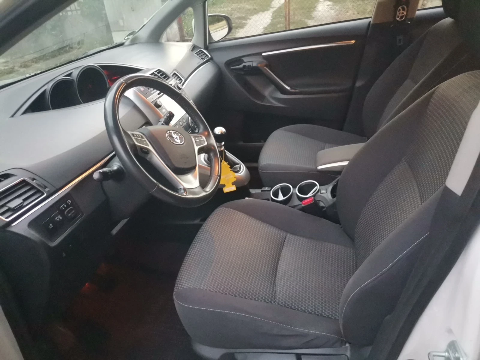 Toyota Verso 1.6TD, снимка 8 - Автомобили и джипове - 55475397