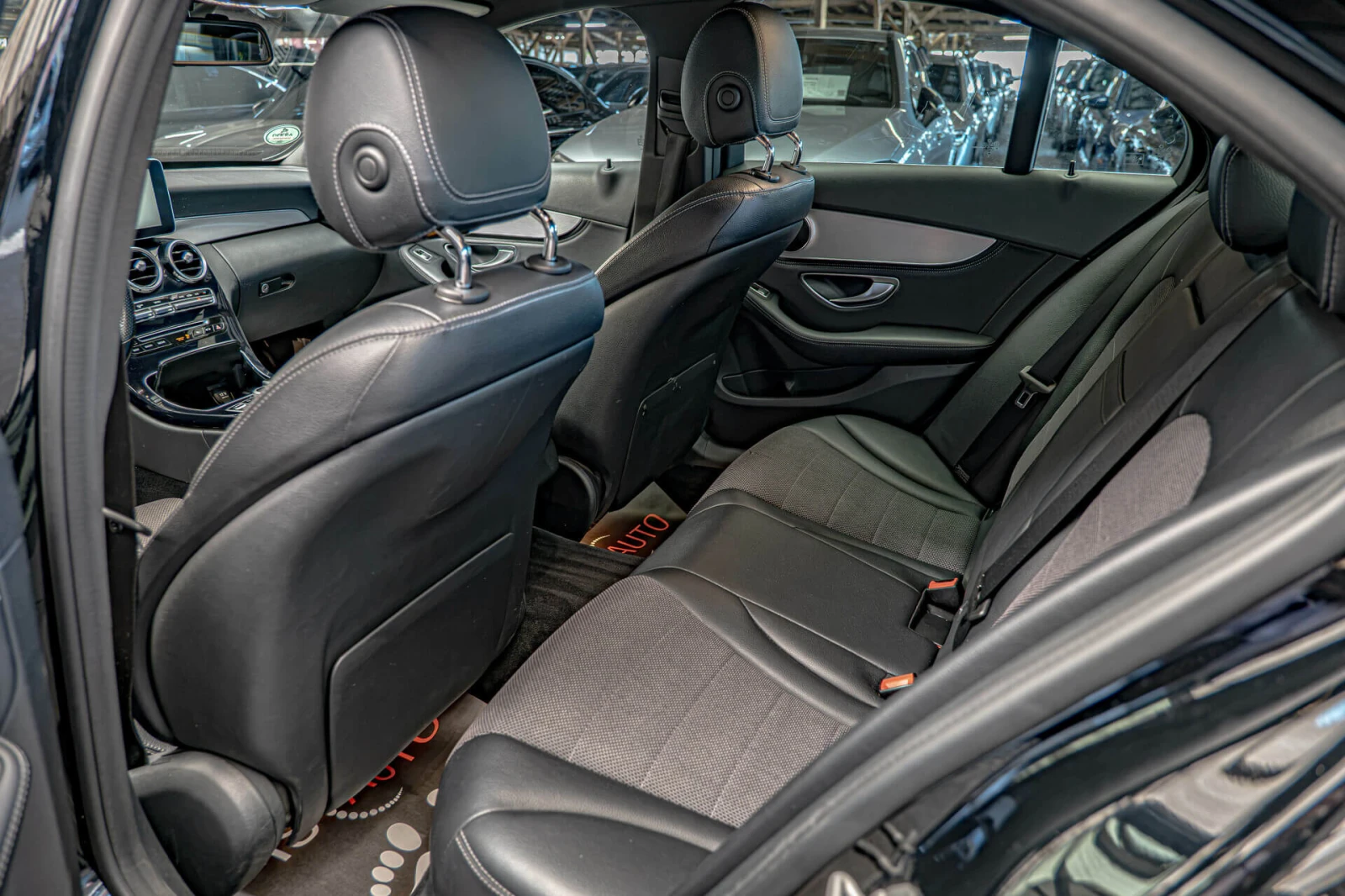 Mercedes-Benz C 250 CDI/4Matic/BlueTec/Distronic/PDC/F1, снимка 8 - Автомобили и джипове - 55903862