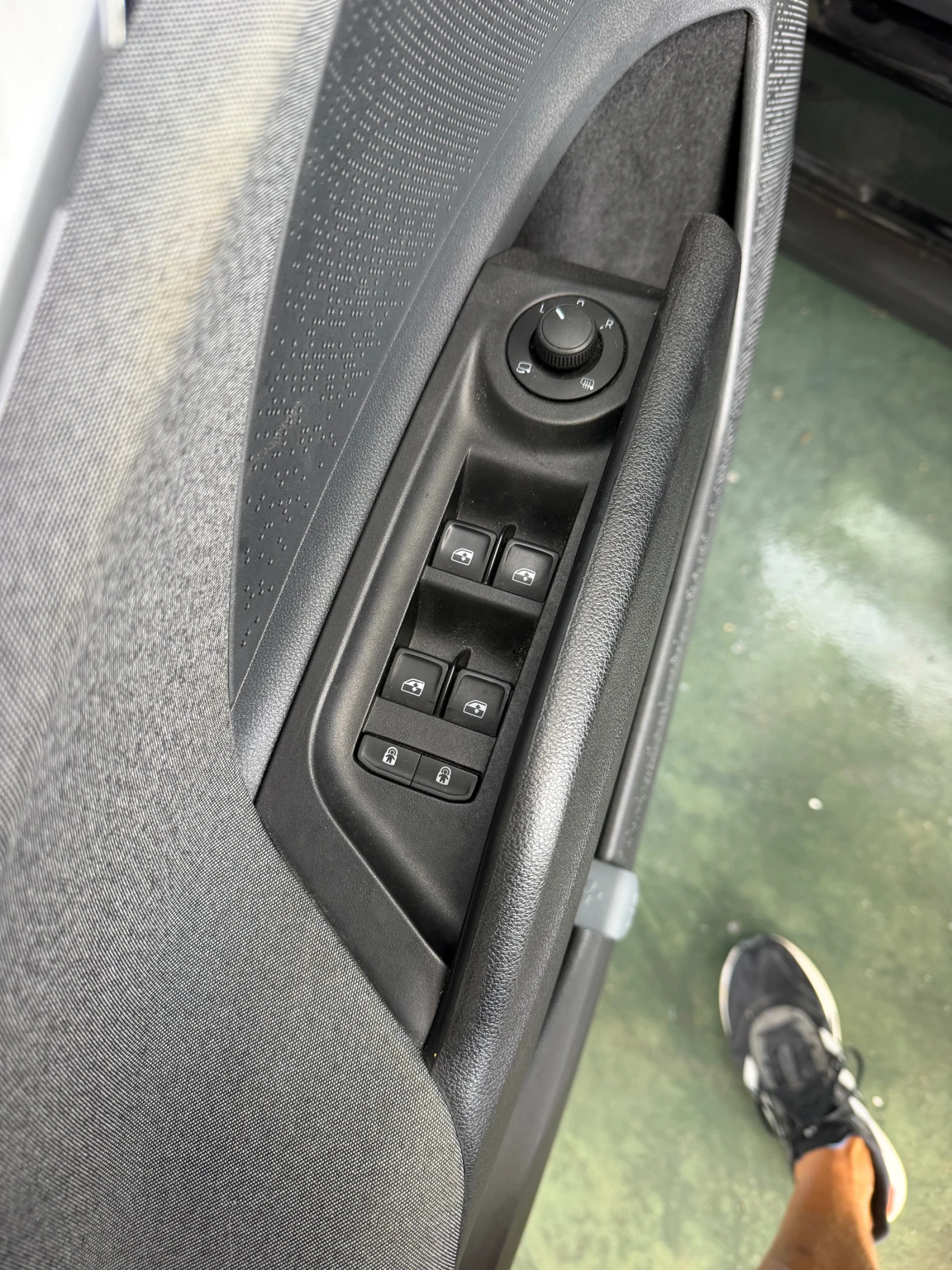 Skoda Enyaq iV80 HeadUP display, Панорама. Термопомпа, снимка 3 - Автомобили и джипове - 56172022