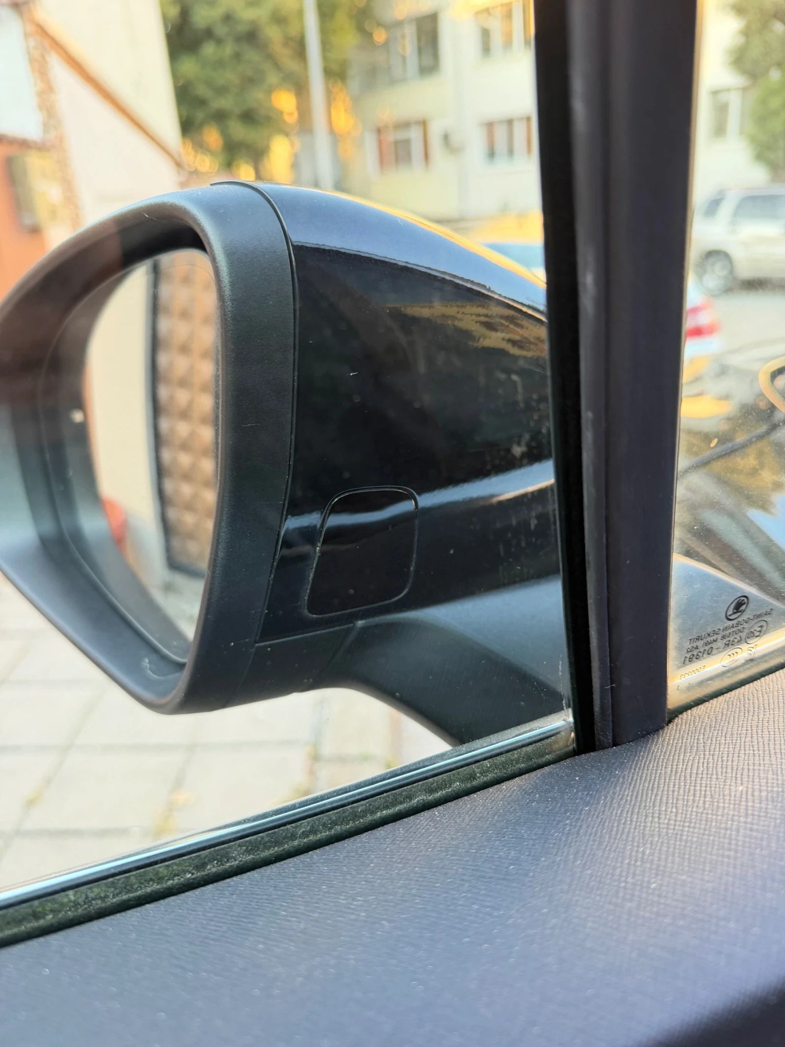 Skoda Enyaq iV80 HeadUP display, Панорама. Термопомпа, снимка 14 - Автомобили и джипове - 56172022