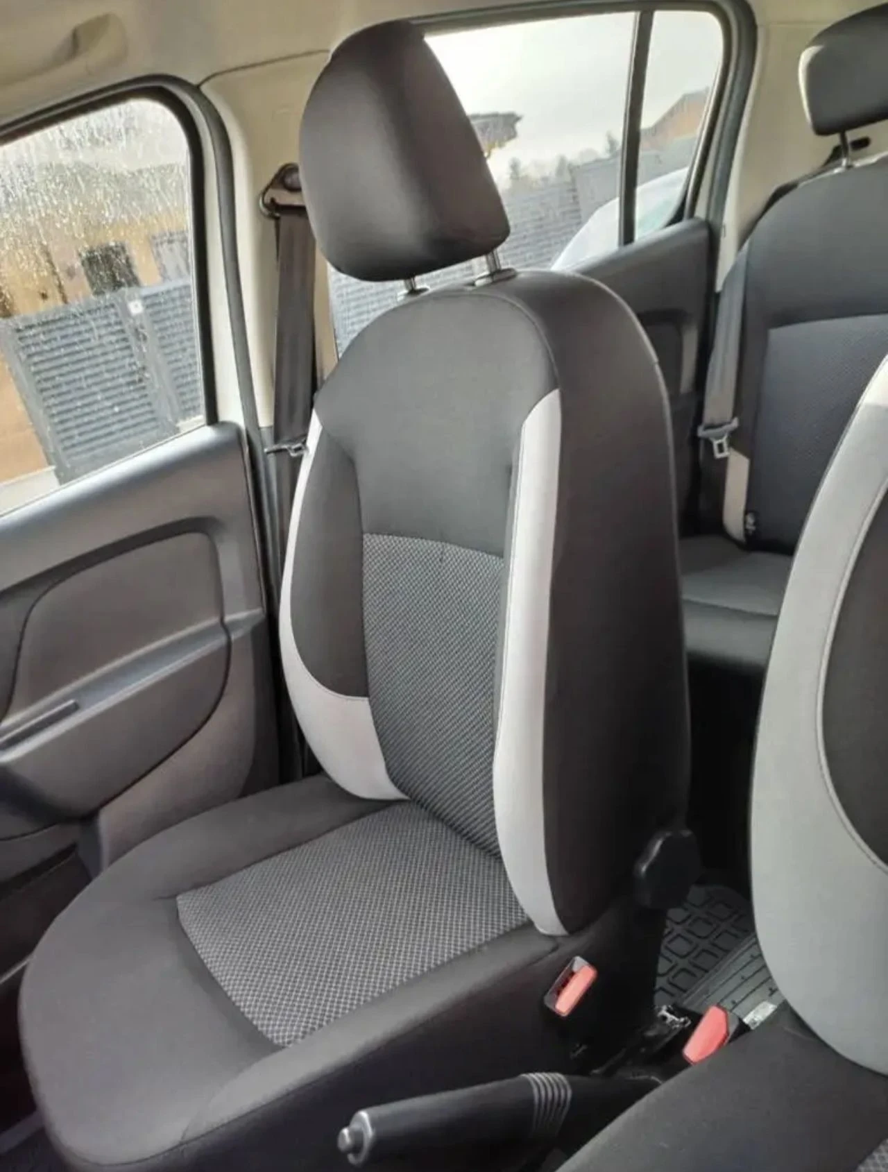Dacia Sandero 1.2 Бензин, снимка 7 - Автомобили и джипове - 56632149