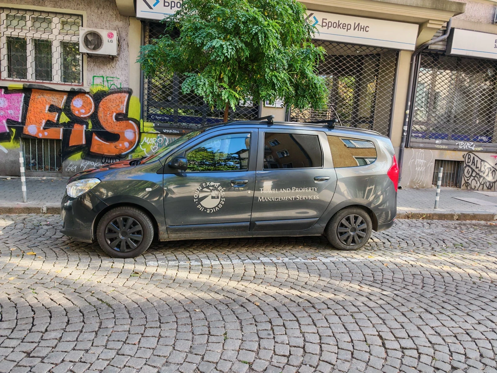 Dacia Lodgy 1.5 ДСИ, снимка 4 - Автомобили и джипове - 56632149