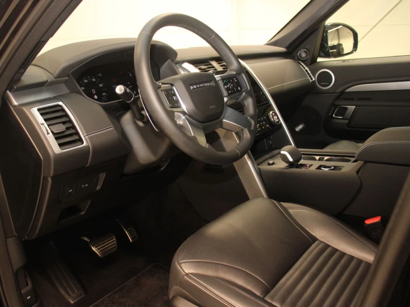 Land Rover Discovery D350 Dynamic SE Black 7 seats, снимка 4 - Автомобили и джипове - 52882863