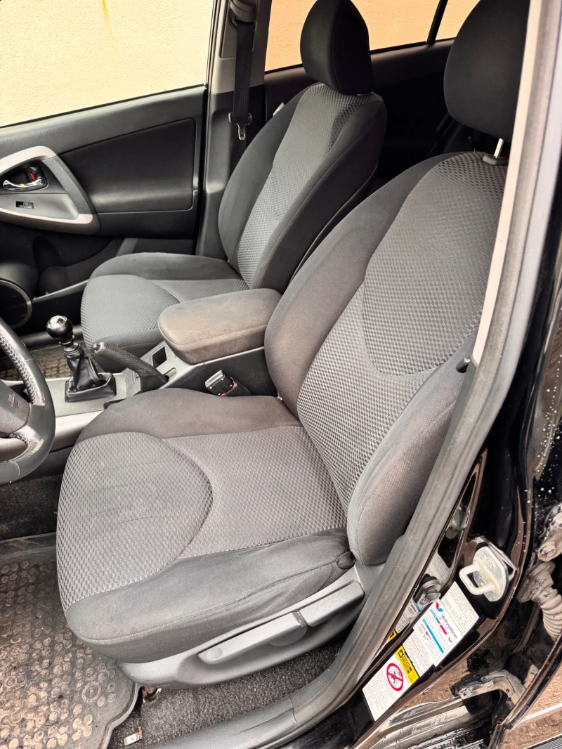 Toyota Rav4 2.2D-4D, снимка 9 - Автомобили и джипове - 53126211