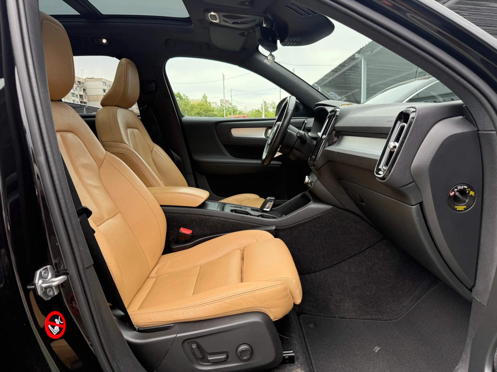 Volvo XC40 D4 AWD - изображение 8