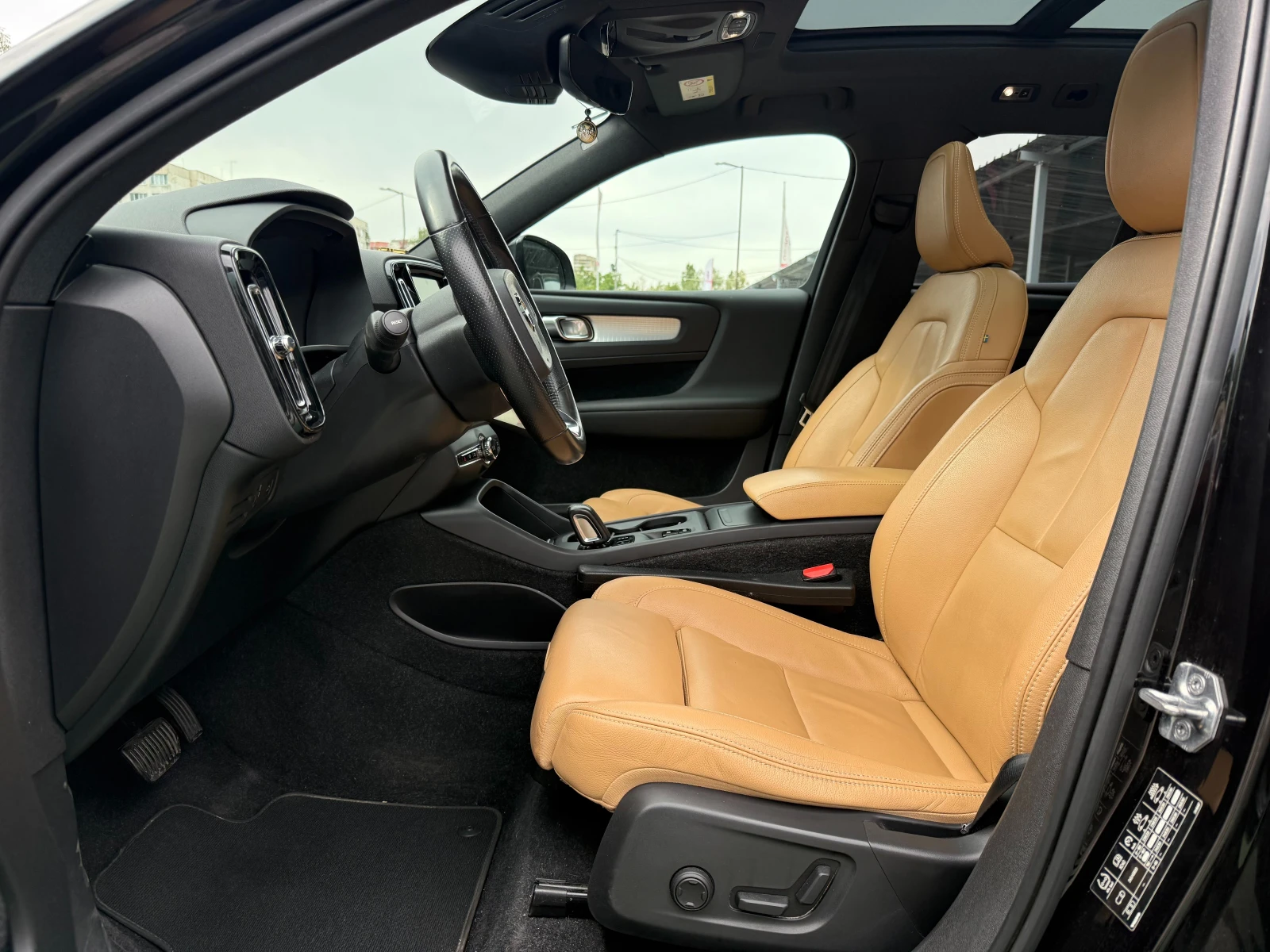 Volvo XC40 D4 AWD - изображение 7