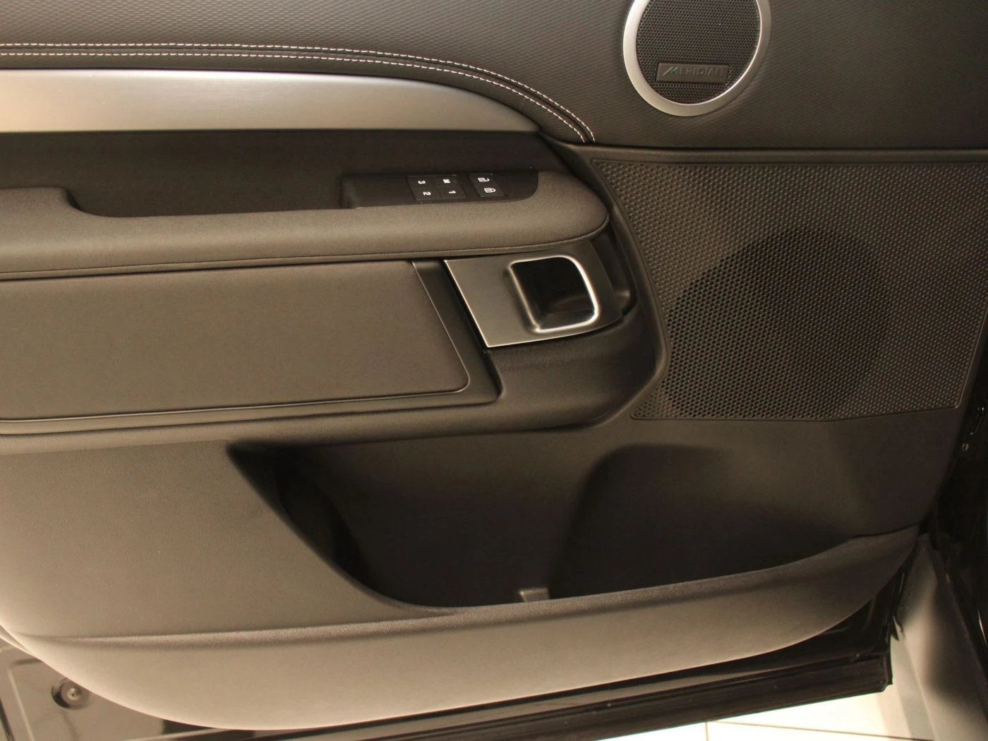 Land Rover Discovery D350 Dynamic SE Black 7 seats | Mobile.bg � ����������� 10