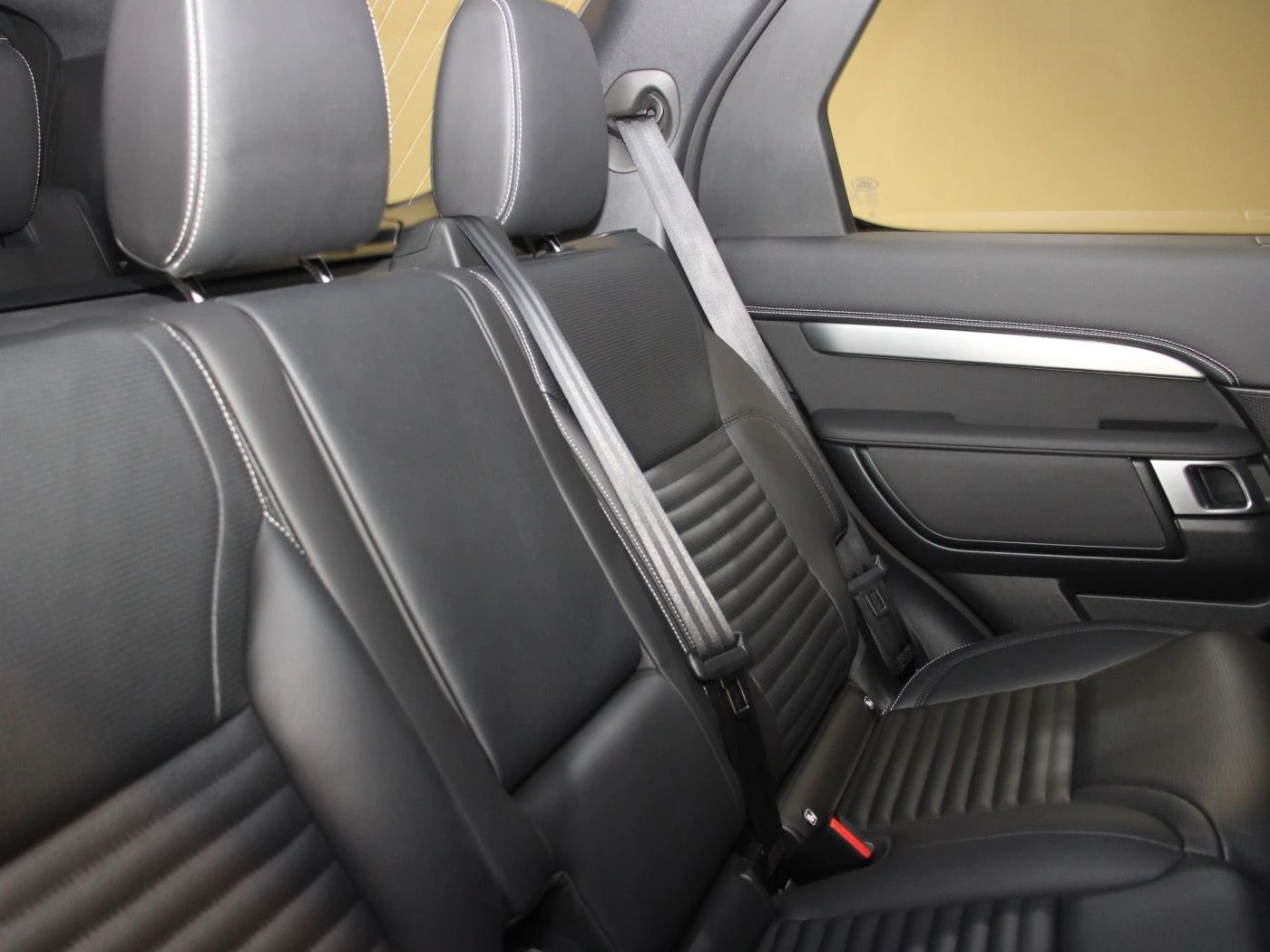 Land Rover Discovery D350 Dynamic SE Black 7 seats | Mobile.bg � ����������� 12