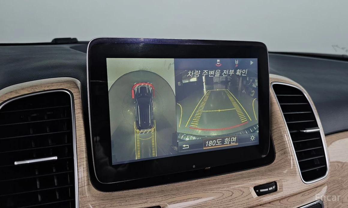 Mercedes-Benz GLE 350 4MATIC* PANO* 360* 9G* Обдухване - изображение 10