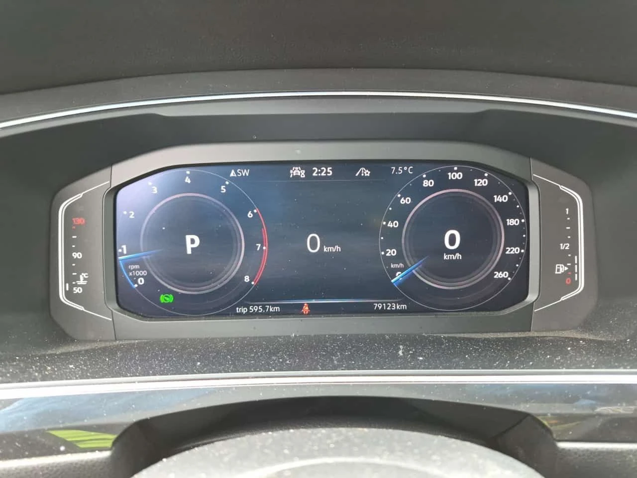 VW Tiguan COMFORTLINE /CARFAX/Кожа/Панорама/Подгрев - изображение 8