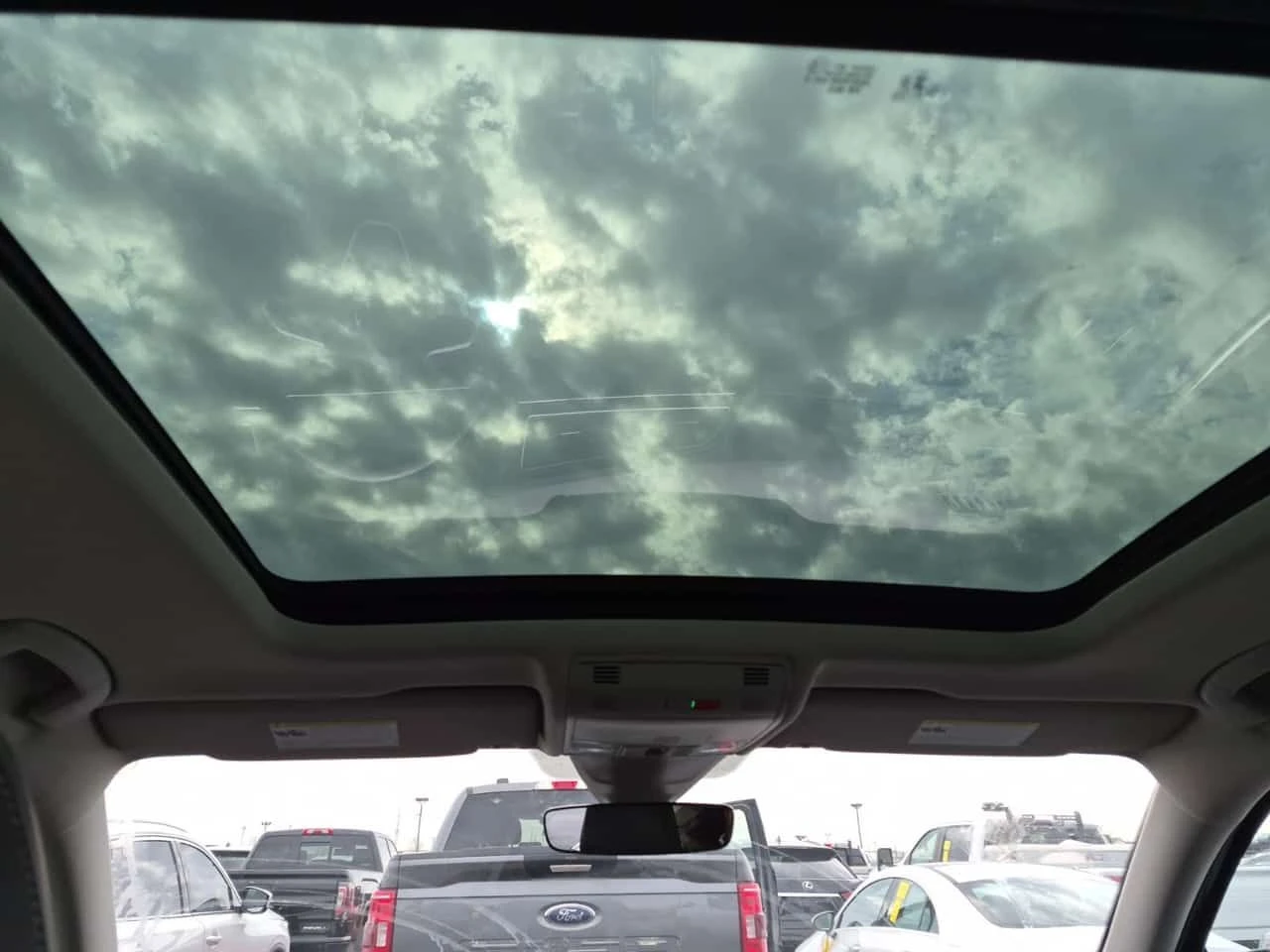 VW Tiguan COMFORTLINE /CARFAX/Кожа/Панорама/Подгрев, снимка 11 - Автомобили и джипове - 53740749