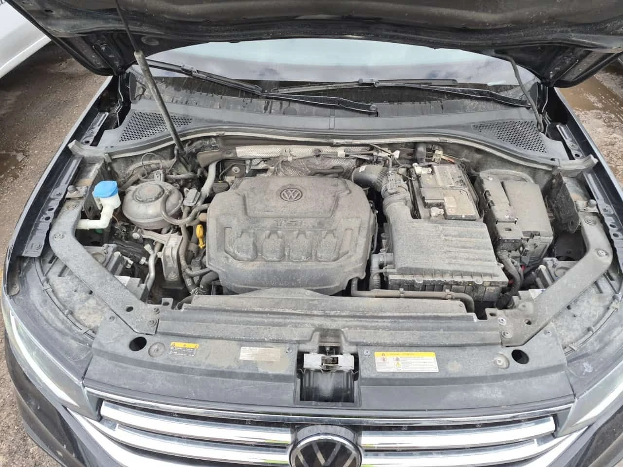 VW Tiguan COMFORTLINE /CARFAX/Кожа/Панорама/Подгрев, снимка 16 - Автомобили и джипове - 53740749