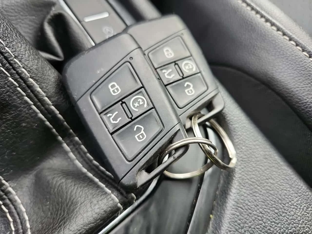 VW Tiguan R LINE BLACK EDITION /CARFAX/2 ключа/Гуми и Джанти, снимка 8 - Автомобили и джипове - 53913006