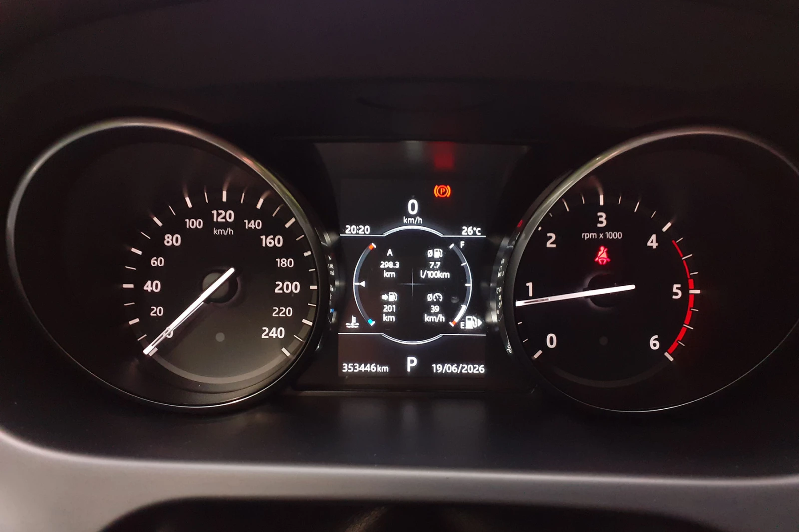 Land Rover Discovery Sport, снимка 8 - Автомобили и джипове - 55404821