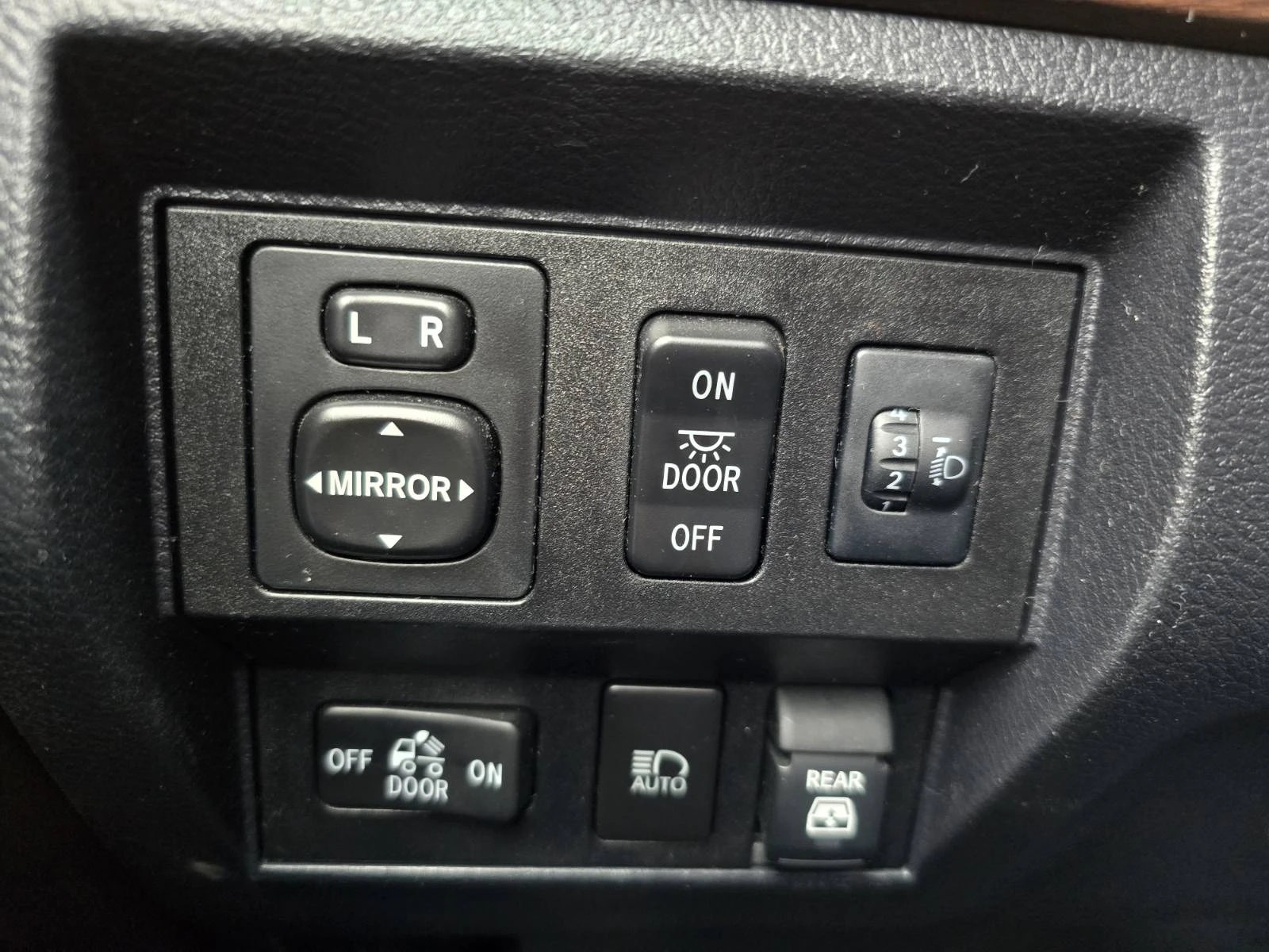 Toyota Tundra 5.7i PLATINUM 4x4, снимка 17 - Автомобили и джипове - 55944299