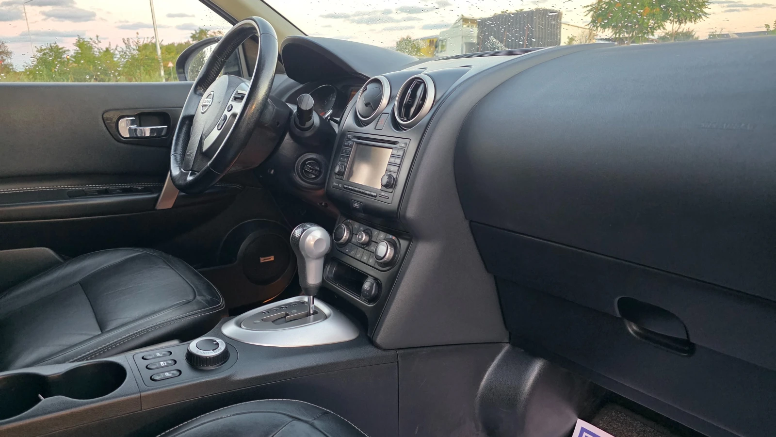 Nissan Qashqai 2.0i/141hp/7m/4X4/FUL-FUL, снимка 14 - Автомобили и джипове - 56155755