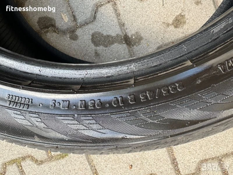 Гуми Всесезонни 235/45R19, снимка 3 - Гуми и джанти - 49358257