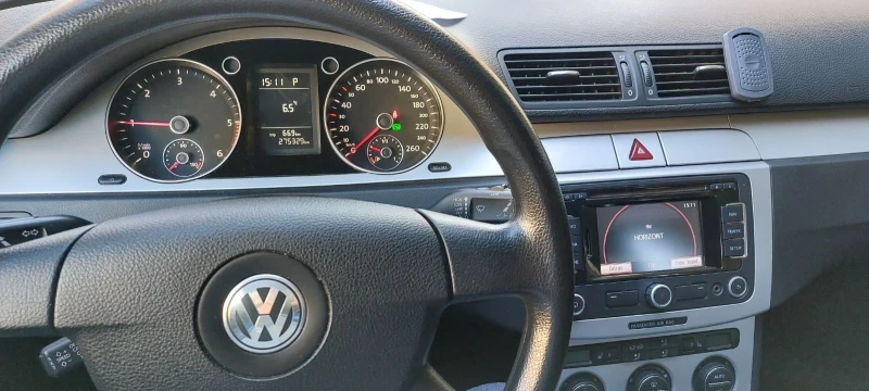 VW Passat Комби, снимка 6 - Автомобили и джипове - 48788903