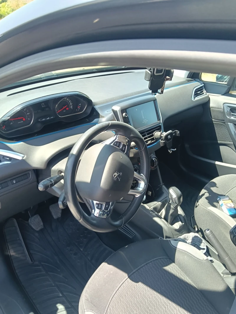 Peugeot 208 1.2i vti, снимка 8 - Автомобили и джипове - 51044105