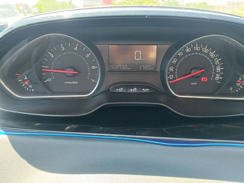 Peugeot 208 1.2i vti, снимка 16 - Автомобили и джипове - 51044105
