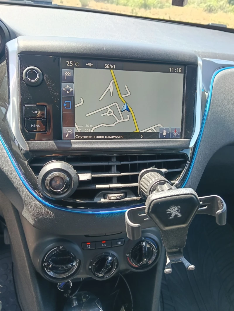 Peugeot 208 1.2i vti, снимка 11 - Автомобили и джипове - 51044105