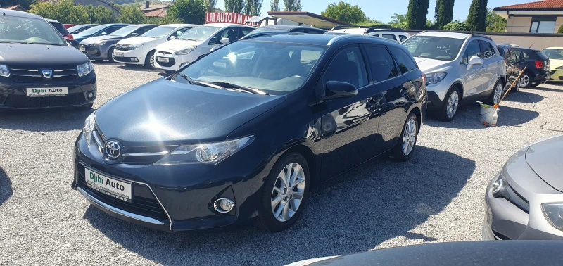Toyota Auris 1.4d4d- НАВИ- ПАНОРАМА!!!!!