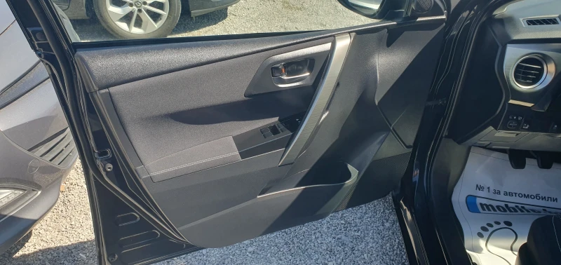 Toyota Auris 1.4d4d- НАВИ- ПАНОРАМА!!!!!, снимка 7 - Автомобили и джипове - 51624429