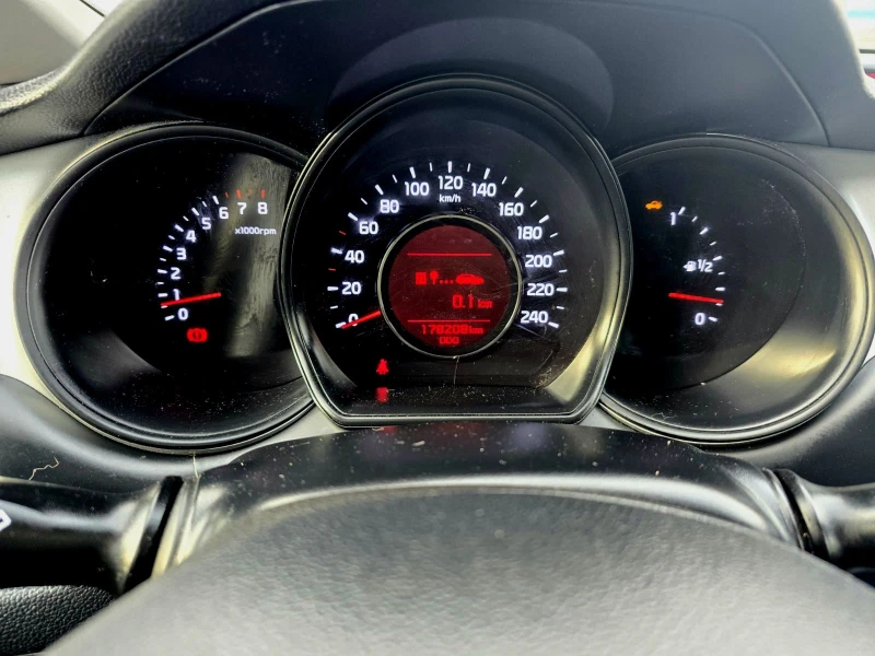 Kia Ceed КОЛЕДНА ПРОМОЦИЯ/KATO НОВ/1.6i/135hp, снимка 11 - Автомобили и джипове - 52926567