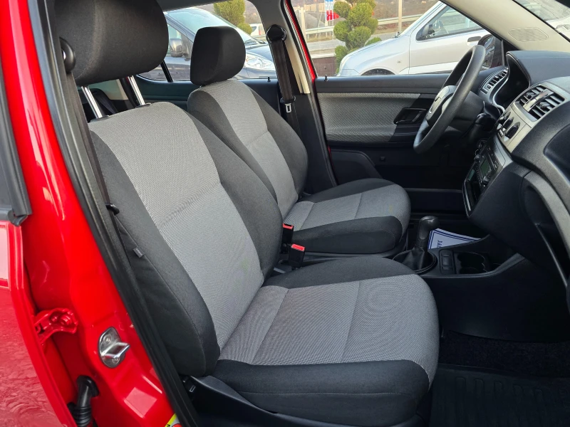 Skoda Fabia 1.2 БЕНЗИН РЕАЛНИ КИЛОМЕТРИ, снимка 10 - Автомобили и джипове - 53172123