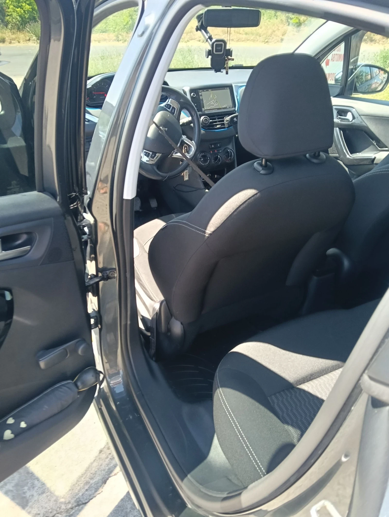 Peugeot 208 1.2i vti - изображение 9
