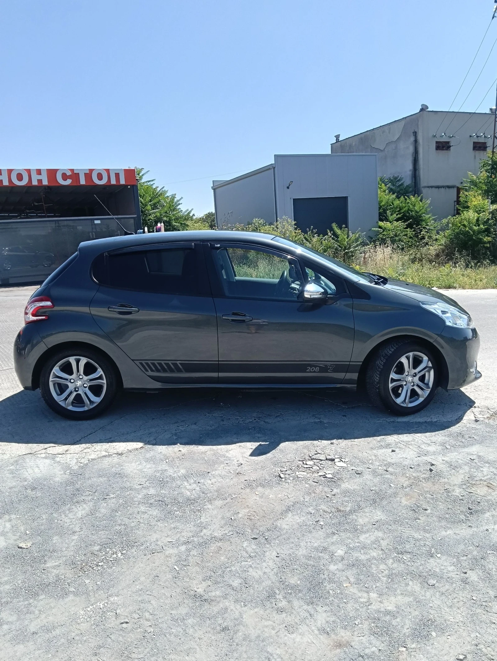 Peugeot 208 1.2i vti - изображение 2