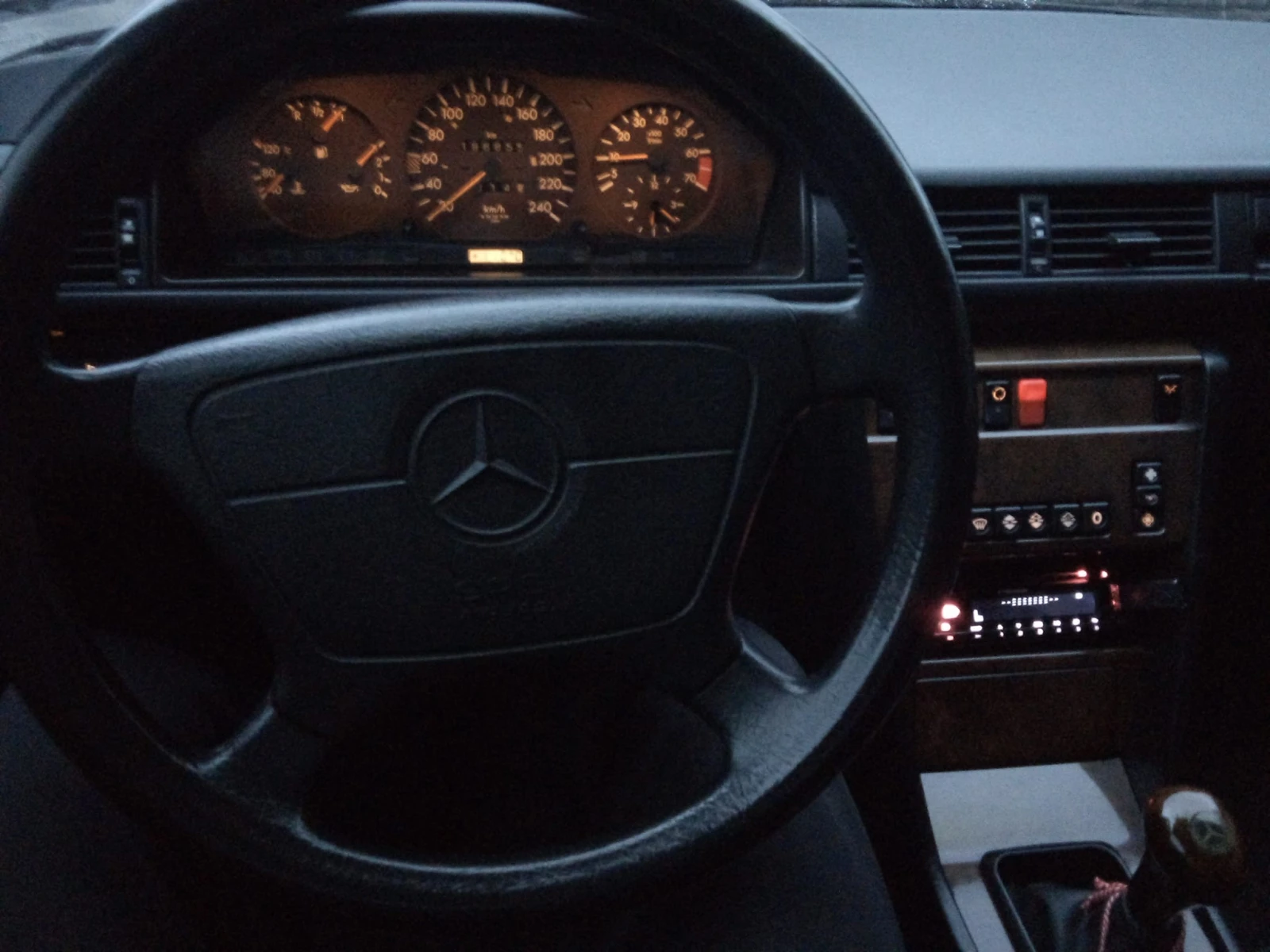 Mercedes-Benz 124 2.0 136 - изображение 2