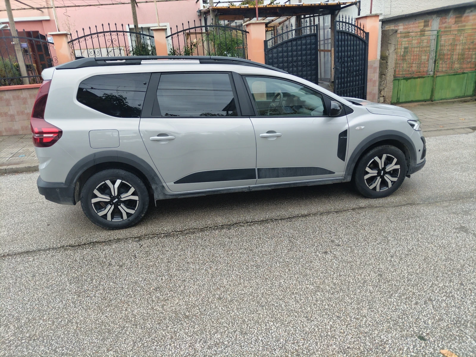 Dacia Jogger 1.0 LPG ШЕСТ СКОРОСТИ  - изображение 7