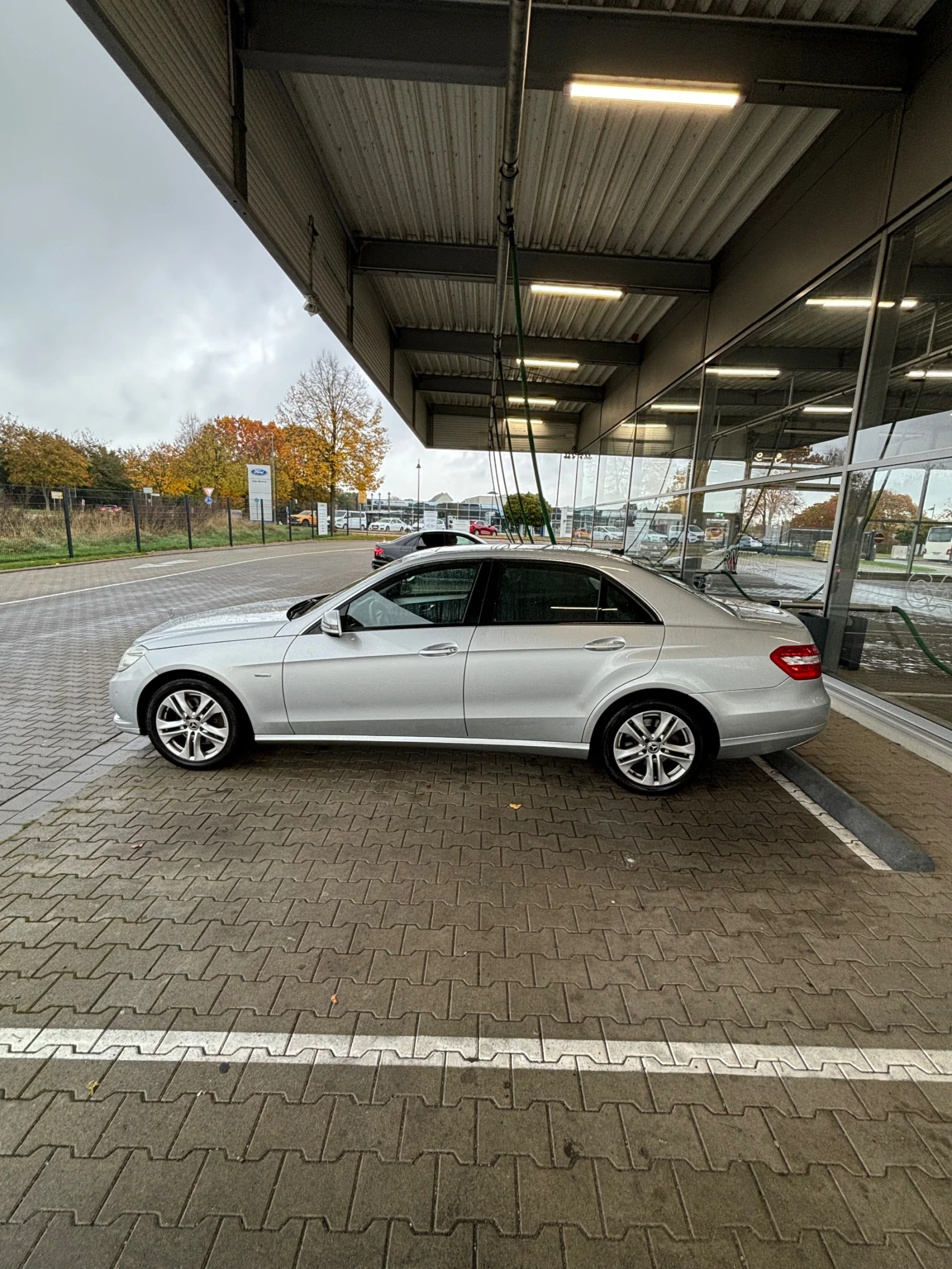 Mercedes-Benz E 350  - изображение 5