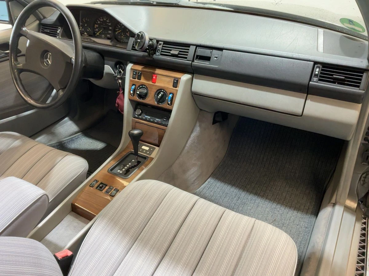 Mercedes-Benz E 230 CE 230 --- Отлично състояние, снимка 9 - Автомобили и джипове - 53847892