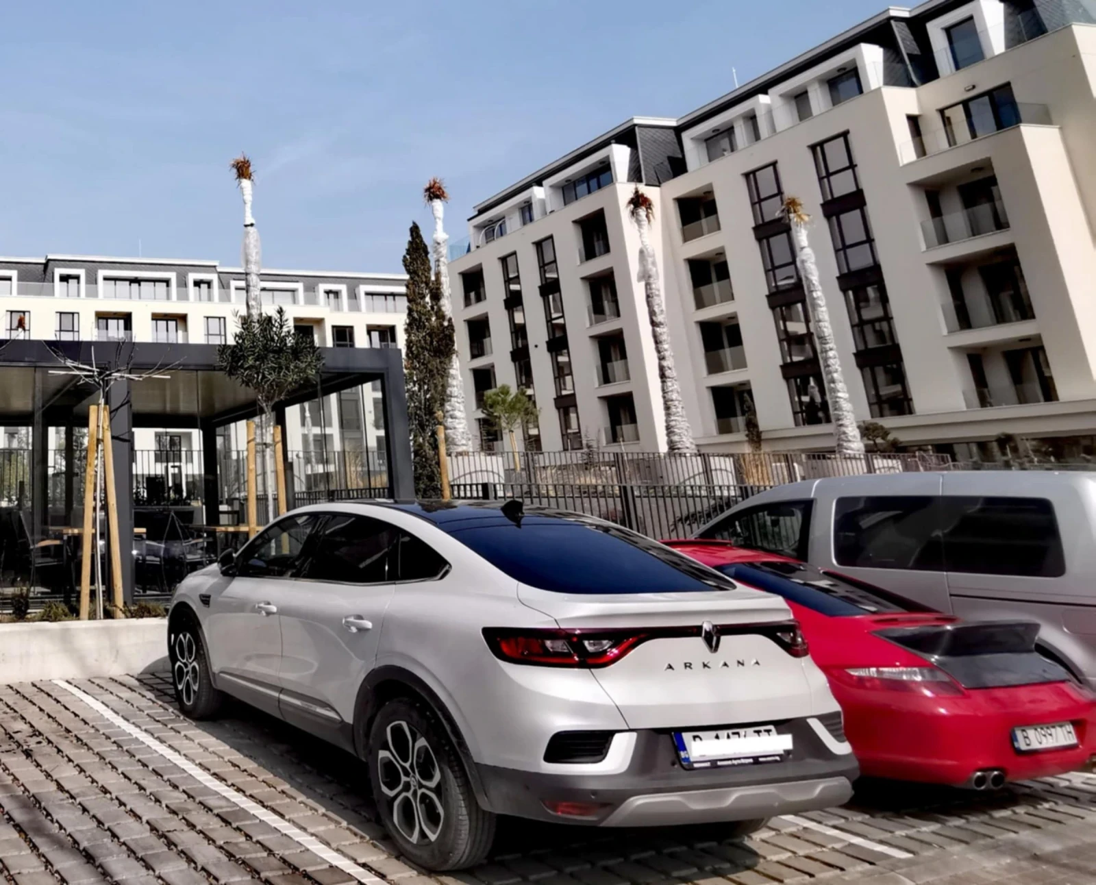 Renault Arkana, снимка 2 - Автомобили и джипове - 54333525