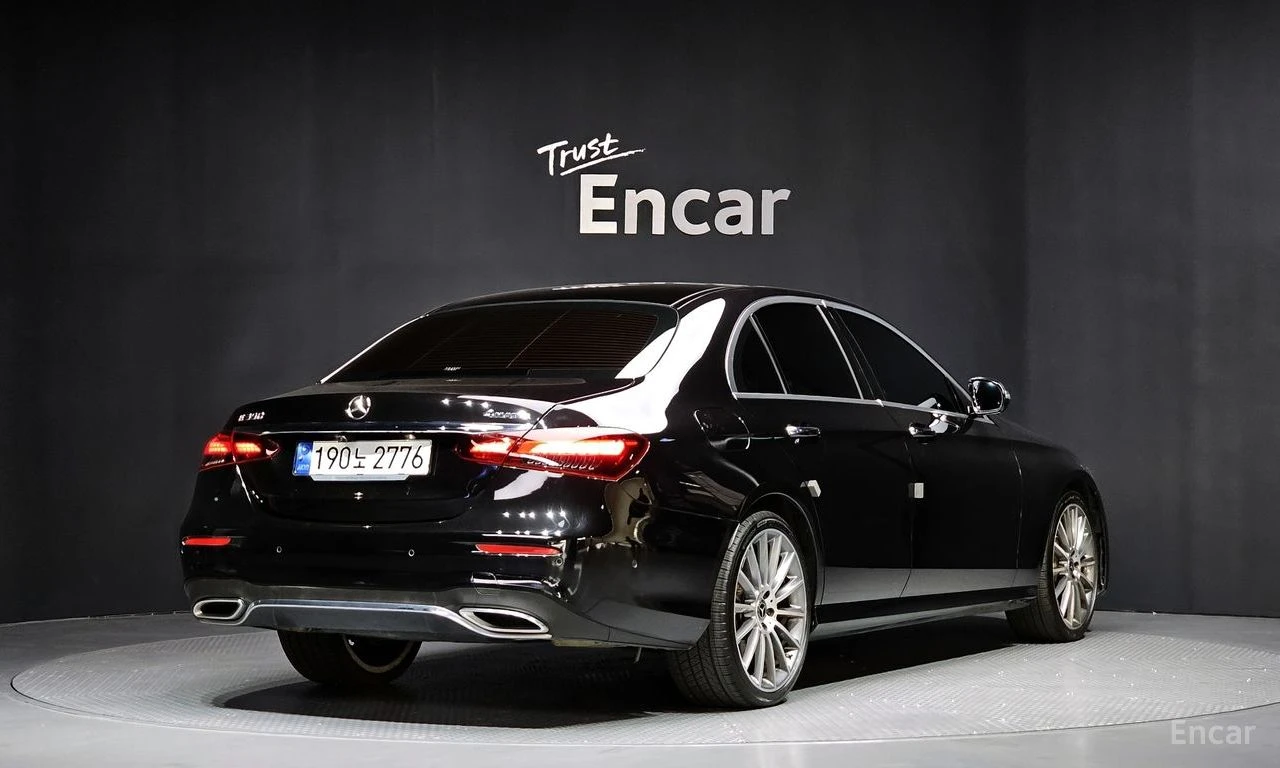 Mercedes-Benz E 350 4MATIC* DISTRONIC* 360CAMERA* HEAD-UP* SUNROOF* , снимка 3 - Автомобили и джипове - 54578177