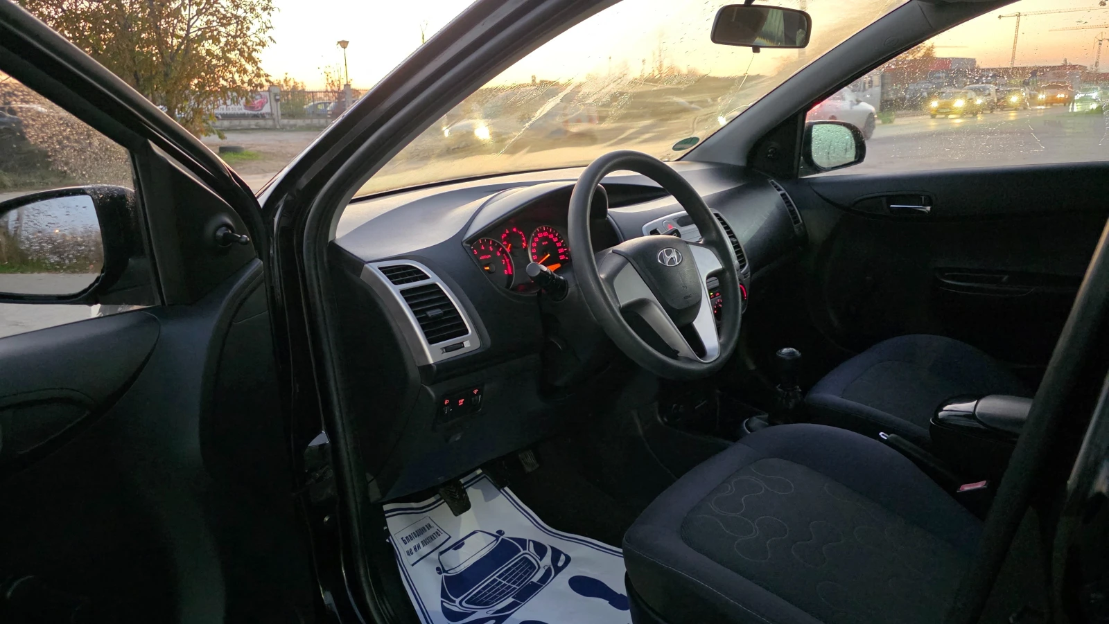 Hyundai I20 1.3i/80hp-АГУ, снимка 8 - Автомобили и джипове - 54623453