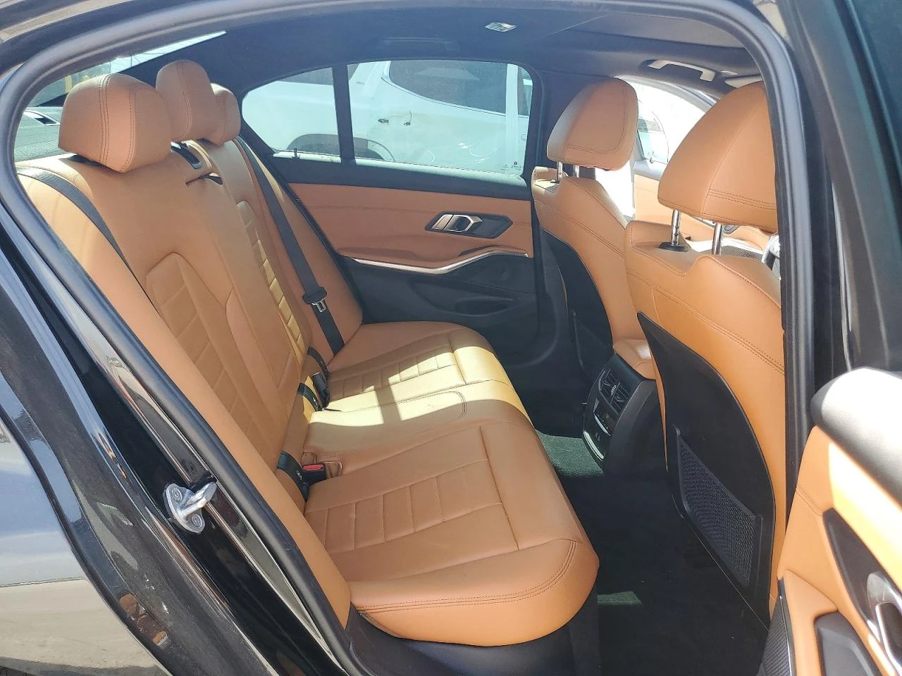BMW 330 2.0l Xi, снимка 10 - Автомобили и джипове - 54919448