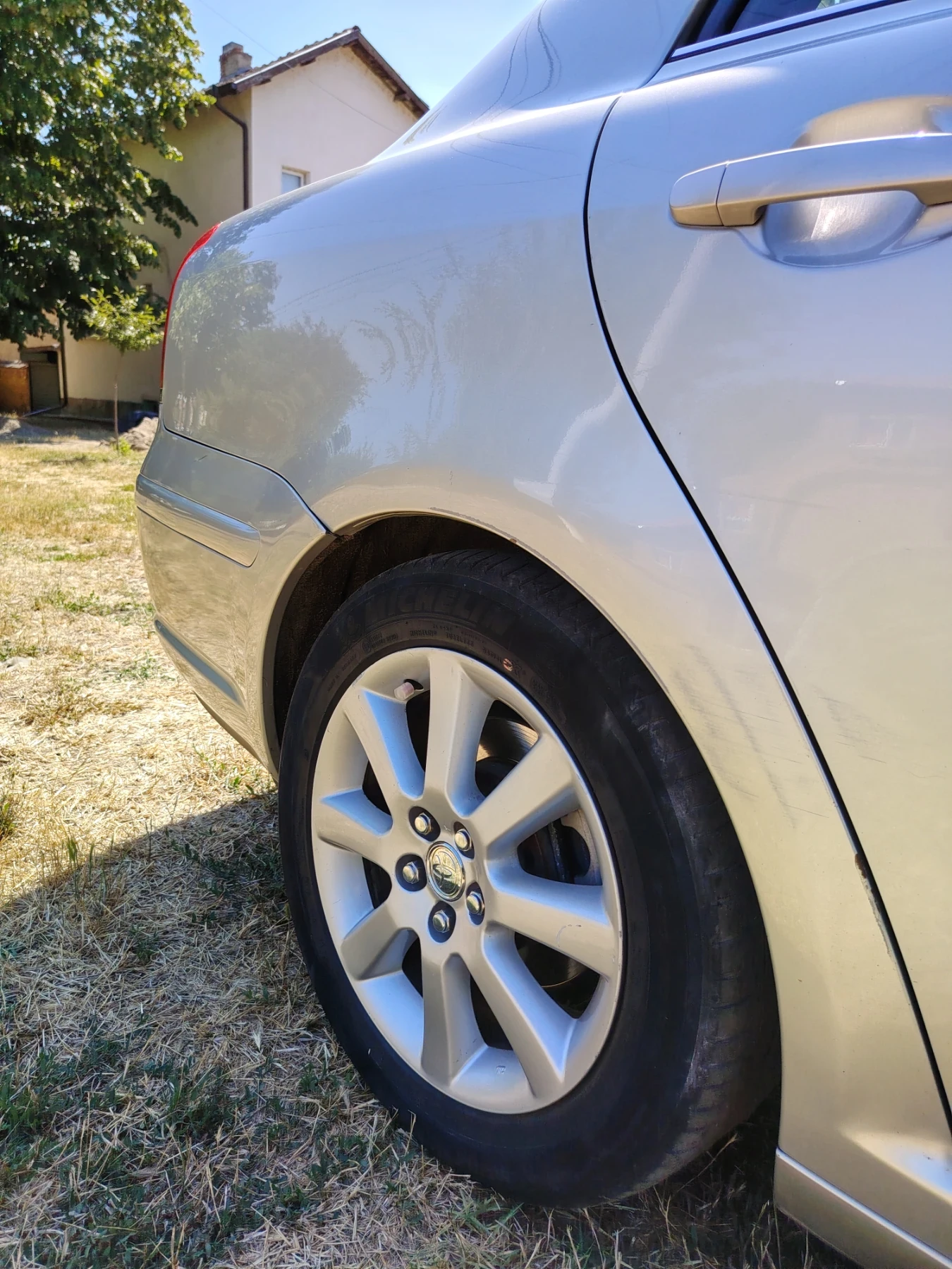 Toyota Avensis 1.8 VVT-i, снимка 10 - Автомобили и джипове - 55420782