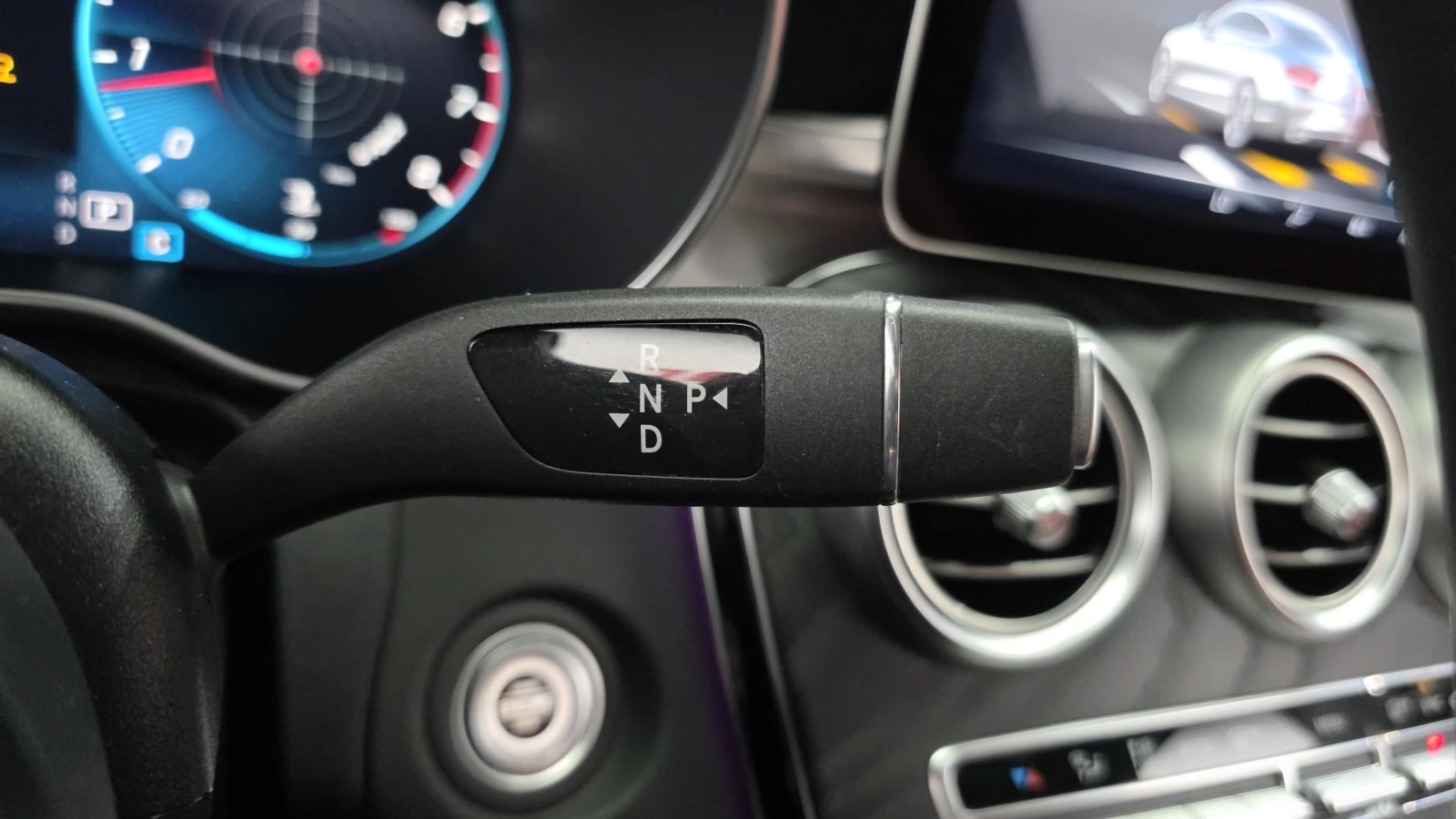 Mercedes-Benz C 200 BLIND SPOT* HUD* ЕЛ. БАГАЖНИК* ЛЮК* КРАЙНА ЦЕНА, снимка 9 - Автомобили и джипове - 55756189