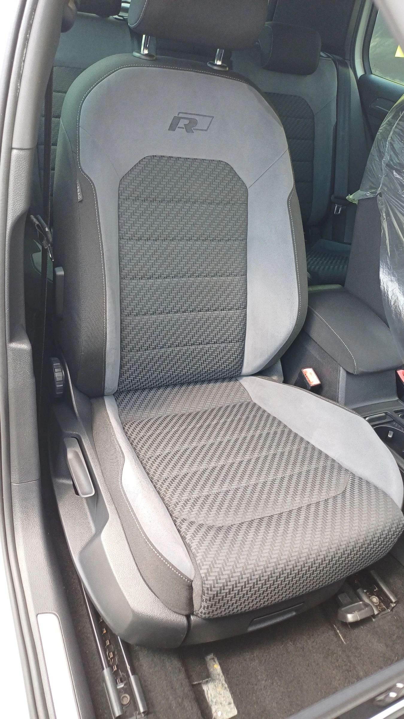 VW Golf R-LINE, снимка 12 - Автомобили и джипове - 55802711
