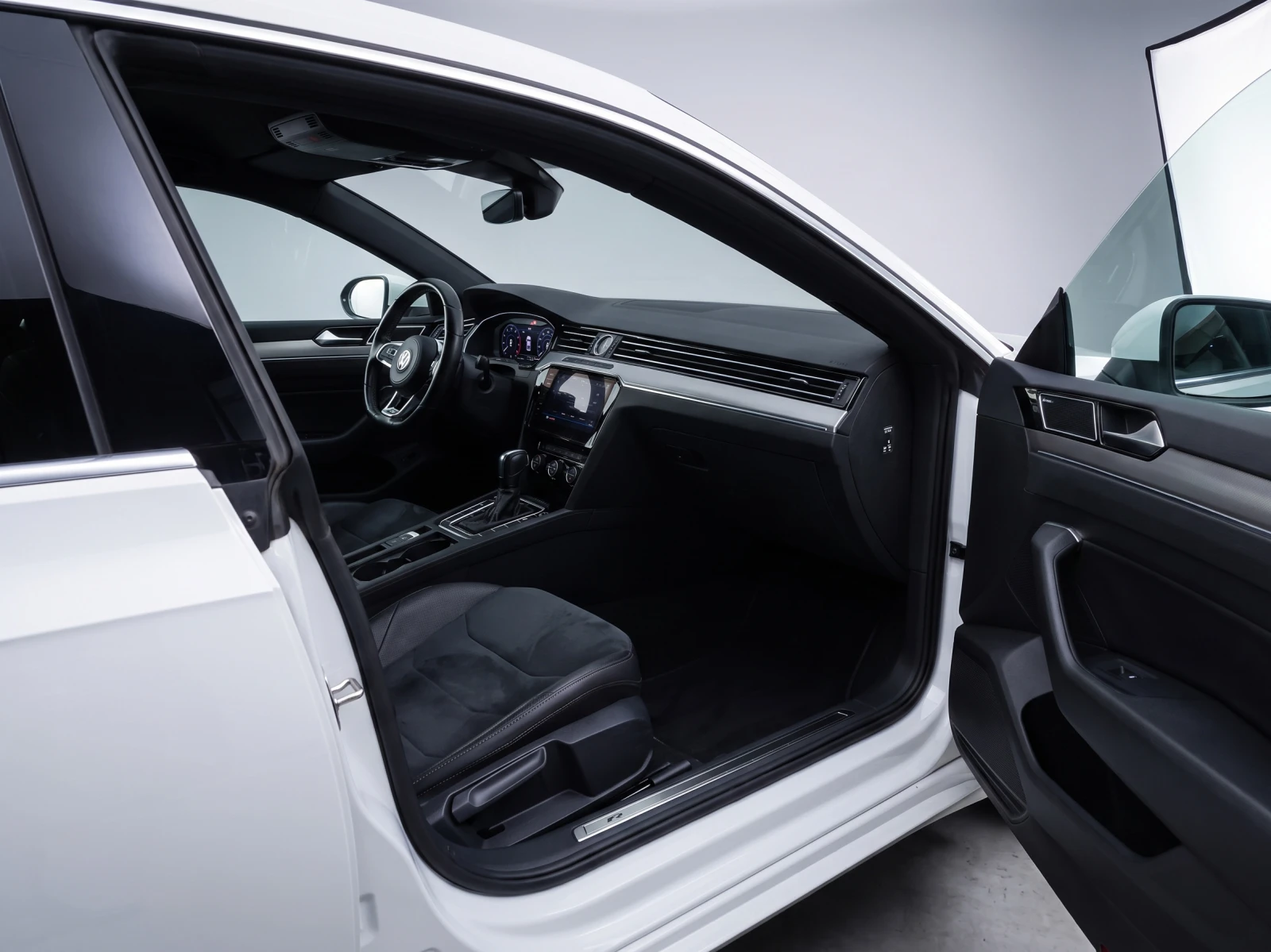 VW Arteon TSI R-Line, снимка 10 - Автомобили и джипове - 55840022